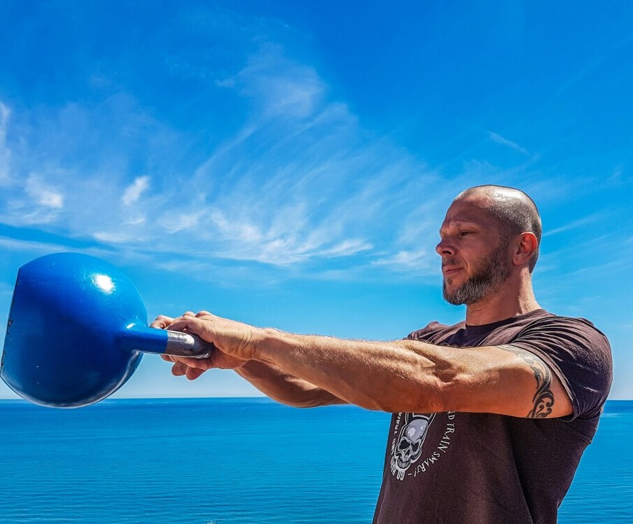 kettlebell-swing-for-firefighter-fat-loss